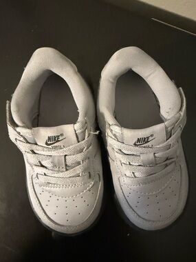 Nike Kids White Velcro Sneakers
